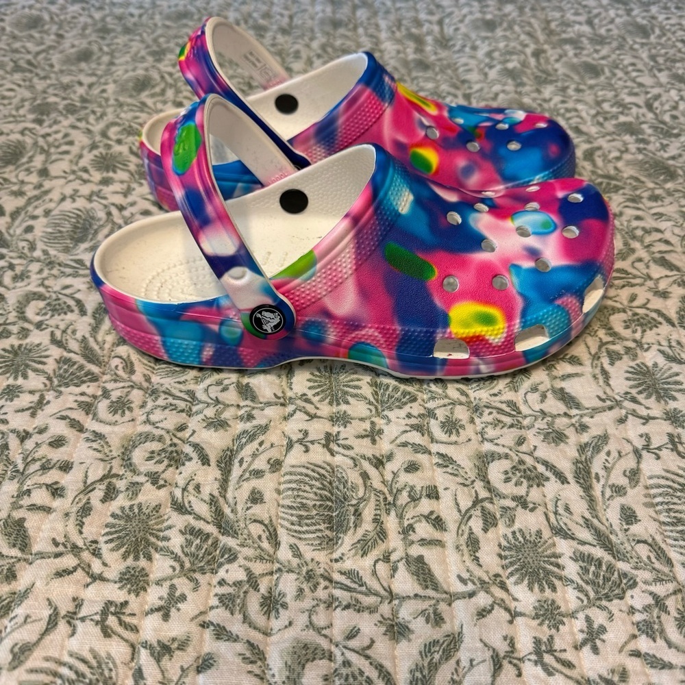 Croc’s solar rainbow tie dye clogs - Picture 9 of 13